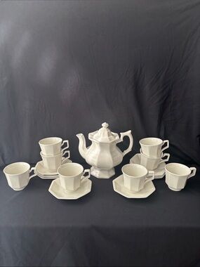 Vintage Johnson Brothers Heritage White Teapot & 8 Cup Saucer Set Ironstone